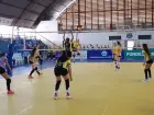 Ginásio Irmão Brás recebe os primeiros confrontos do Sub-17 de vôlei; competição estadual reúne 33 equipes até domingo