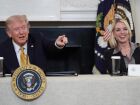 O presidente dos Estados Unidos, Donald Trump, participa de um evento ao lado da procuradora-geral dos EUA, Pam Bondi, em Washington 