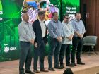 Ricardo Amorim e o presidente da Famasul, Marcelo Bertoni, ao lado de lideranças do setor produtivo durante a abertura do MS Agro 2025.