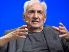 Frank Gehry, ícone da arquitetura moderna, deixa um legado de obras inovadoras ao redor do mundo, como o Museu Guggenheim em Bilbao e o Walt Disney Concert Hall em Los Angeles.
