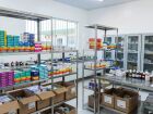 Farmácia pública com estoque de medicamentos. Justiça determinou que Bandeirantes apresente plano para garantir abastecimento contínuo à população.