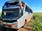 Ônibus que seguia de Cuiabá para Cascavel tombou às margens da BR-163, em Sonora; duas pessoas morreram e mais de 30 ficaram feridas.