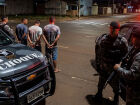 Viatura do Batalhão de Choque em patrulhamento noturno em Campo Grande; trio armado foi detido na região da Vila Bandeirante.