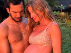 Gisele Bündchen compartilha fotos inéditas da família e faz reflexão sobre o ano em que se tornou mãe pela terceira vez.