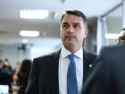 Senador Flávio Bolsonaro afirma que pesquisas indicam tendência de crescimento de sua pré-candidatura à Presidência