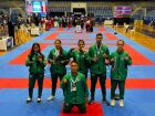 Delegação sul-mato-grossense posa com as medalhas conquistadas no Pan-Americano de Kickboxing, disputado na Cidade da Guatemala, onde o Estado somou sete pódios.