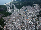 A favela da Rocinha vista do alto: comunidade é dominada pelo Comando Vermelho, maior facção do tráfico no Rio 