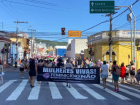 Manifestação em Florianópolis pede o fim da violência contra as mulheres;