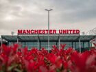 Manchester United bate recorde de dívida e busca recuperação com gestão da INEOS e cortes de custos.