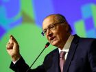 Alckmin detalha negociações com os EUA para suspensão de tarifa extra de 40% sobre produtos brasileiros.