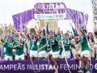 Mesmo com a derrota no jogo da volta, jogadoras do Palmeiras comemoram o título do Paulistão 2025 no Canindé.