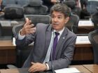 Professor Rinaldo Modesto conduz reunião da Comissão de Educação com docentes da UEMS na sala multiuso da Assembleia Legislativa