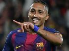 Raphinha foi decisivo na vitória do Barcelona, marcou de pênalti e manteve a equipe na liderança da La Liga.