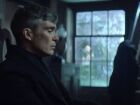 Cillian Murphy retorna ao papel de Tommy Shelby no filme Peaky Blinders: O Homem Imortal, que estreia em março de 2026 na Netflix.