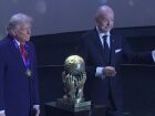 Prêmio da Paz da Fifa é entregue a Donald Trump durante sorteio da Copa do Mundo de 2026.