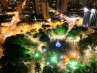 Praça Ary Coelho inicia programação de Natal em Campo Grande com luzes, shows e Casa do Papai Noel.