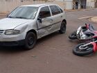 Moto colide com Gol em tentativa de ultrapassagem no Jardim dos Estados; dois ficam levemente feridos.