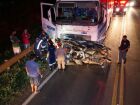 Colisão frontal na BR-262 parte carro ao meio e mata motorista em Três Lagoas; carreta seguia no sentido Campo Grande.