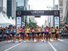 A largada da 100ª edição da Corrida Internacional de São Silvestre reúne atletas de elite na Avenida Paulista, em São Paulo.