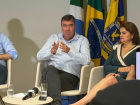 O governador Eduardo Riedel durante coletiva nesta quinta-feira, ao falar sobre investimentos, SAFs e a retomada do futebol em Mato Grosso do Sul, com foco em gestão, infraestrutura e atração de capital privado.