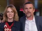Maya Hawke e Ethan Hawke.
