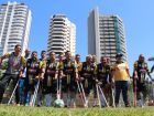 Atletas com deficiência participam do Amistoso Inclusivo na Praça do Belmar Fidalgo, promovendo integração e respeito.