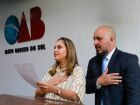 Laura Palumbo Fernandes e Welton Teodoro fazem o juramento oficial ao tomarem posse como conselheiros do Tribunal de Ética e Disciplina da OAB/MS.