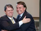 Tarcísio visita Jair Bolsonaro em Brasília em meio a disputas internas no campo bolsonarista.