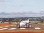Aeródromo reformado em Mato Grosso do Sul: investimentos estaduais ampliam a operação de voos e fortalecem turismo, economia e combate a incêndios.