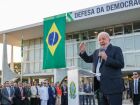 Lula durante cerimônia em defesa da democracia, em que anunciou o veto ao projeto que reduzia penas dos condenados pelos atos de 8 de janeiro.