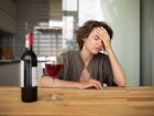 Ressaca não tem cura imediata, mas hidratação ajuda a aliviar os sintomas