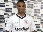 Ex-volante Cristian Baroni, ídolo do Corinthians, é investigado por violência doméstica após denúncia registrada por sua ex-mulher em São Caetano do Sul.