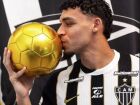 Victor Hugo é apresentado pelo Atlético-MG após assinar contrato até o fim de 2030.