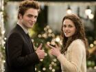 Bella Swan (Kristen Stewart) e Edward Cullen (Robert Pattinson) voltam às telonas: primeiro filme da saga Crepúsculo será reexibido nos cinemas brasileiros a partir de 19 de março, em campanha da Paris Filmes.
