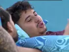 Pedro Henrique durante conversa no BBB 26; confissão sobre traição gerou forte reação do público.