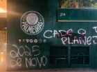 Muros do Allianz Parque foram pichados após a goleada sofrida pelo Palmeiras no Campeonato Paulista