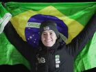 Nicole Silveira comemora medalha de bronze na etapa de St. Moritz da Copa do Mundo de Skeleton.