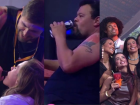 Jonas curte sua primeira Festa do Líder no BBB 26 ao lado de Ana Paula e Maxiane; madrugada teve flertes, prova vencida por Milena e beijo na pista.