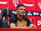 Lucas Ramon durante apresentação oficial no CT da Barra Funda.