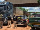 Carga de madeira sem licença ambiental foi apreendida pela PRF e pelo Ibama na BR-163, em Rio Brilhante.