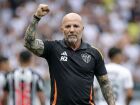 Jorge Sampaoli deixa o comando do Atlético-MG após início irregular na temporada 2026.
