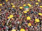 Foliões lotam o Centro de São Paulo durante desfile do bloco Tarado Ni Você.