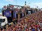 Retenções e sobreposição de trios geram críticas durante o Carnaval de Salvador.