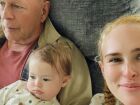 Bruce Willis com a filha mais velha, Rumer Willis, e a neta Louetta.