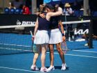 Luisa Stefani e Gabriela Dabrowski comemoram vitória dramática no super tie-break e avançam à semifinal em Dubai.