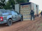 Caminhão furtado no Paraná foi encontrado com 16 mil pacotes de cigarros contrabandeados na MS-386, em Mundo Novo.
