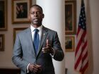 Sterling K. Brown retorna como Xavier Collins na nova fase de Paradise, que deixa o bunker e amplia a trama.