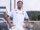 Rony é apresentado pelo Santos e fala sobre a expectativa de atuar ao lado de Neymar em 2026.