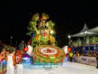 Cerca de 15 mil pessoas acompanharam o primeiro dia dos desfiles das escolas de samba na Praça do Papa, em Campo Grande.