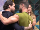 Após eliminação de Brigido, participantes passam a madrugada discutindo alianças e próximos alvos no BBB 26.